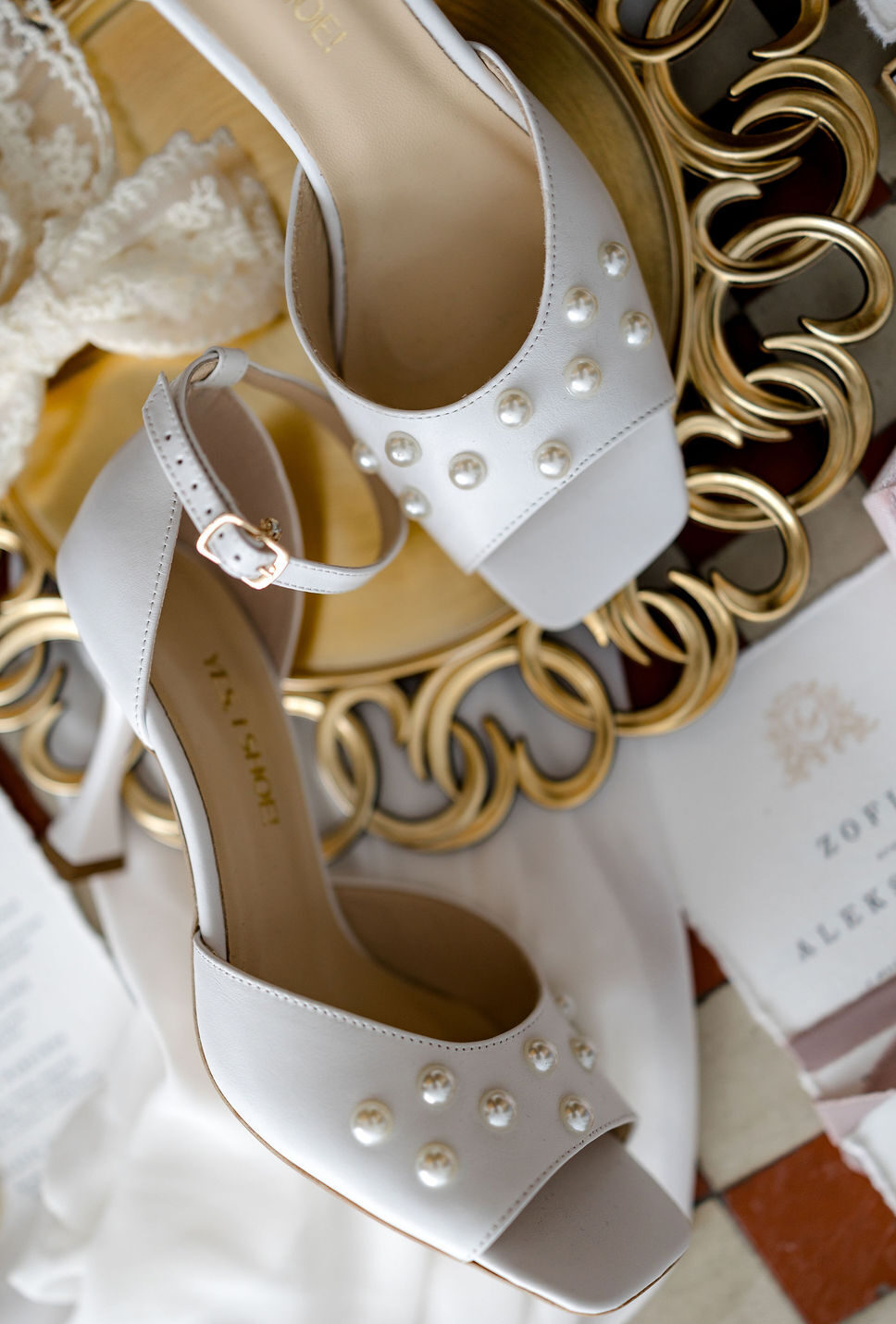 buty ręcznie robione damskie na obcasie białe