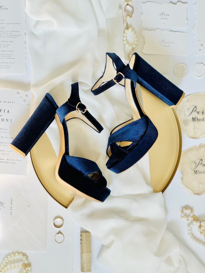eleganckie granatowe buty na słupku zamszowe