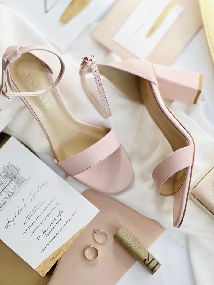 buty na obcasie pudrowy róż